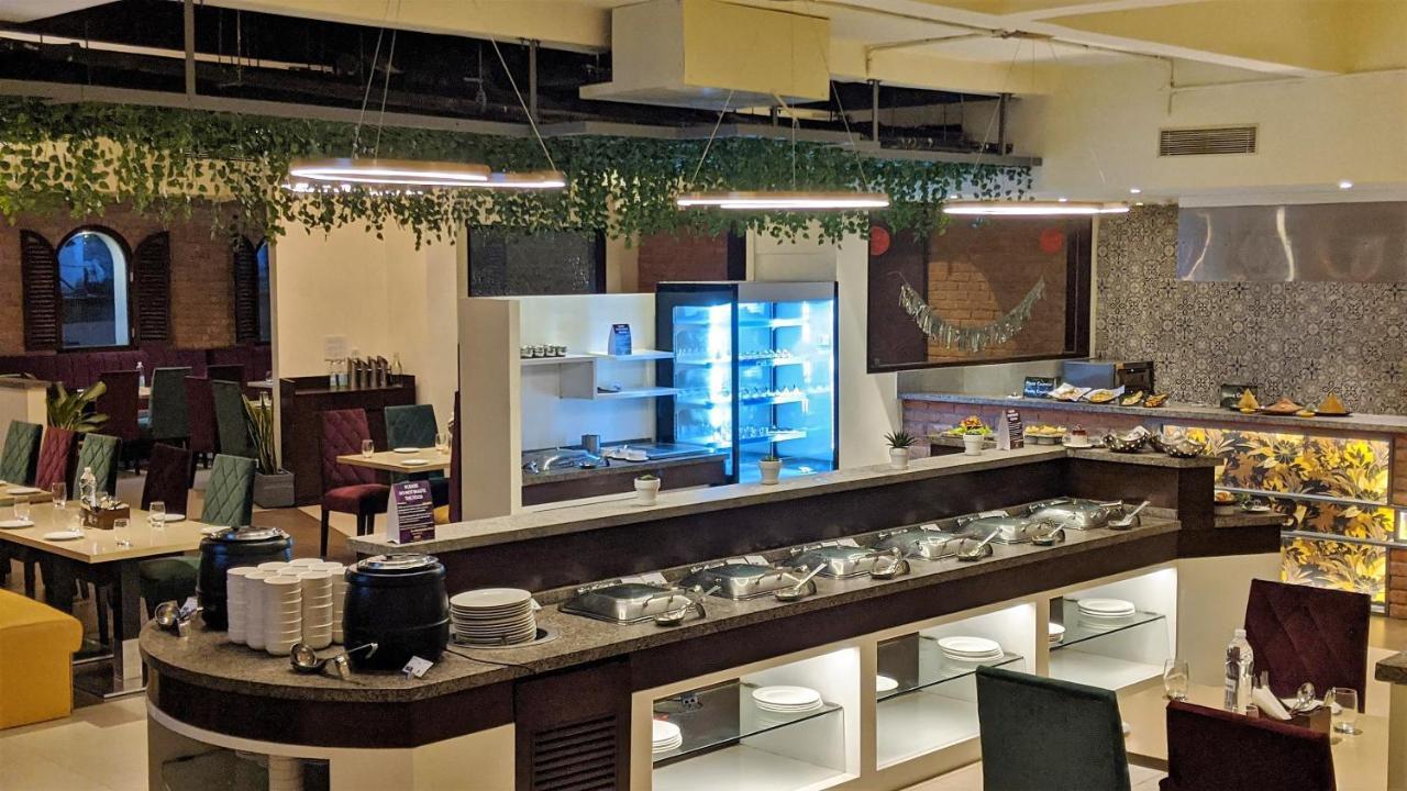 Blu Petal - A Business Hotel Bangalore Eksteriør billede