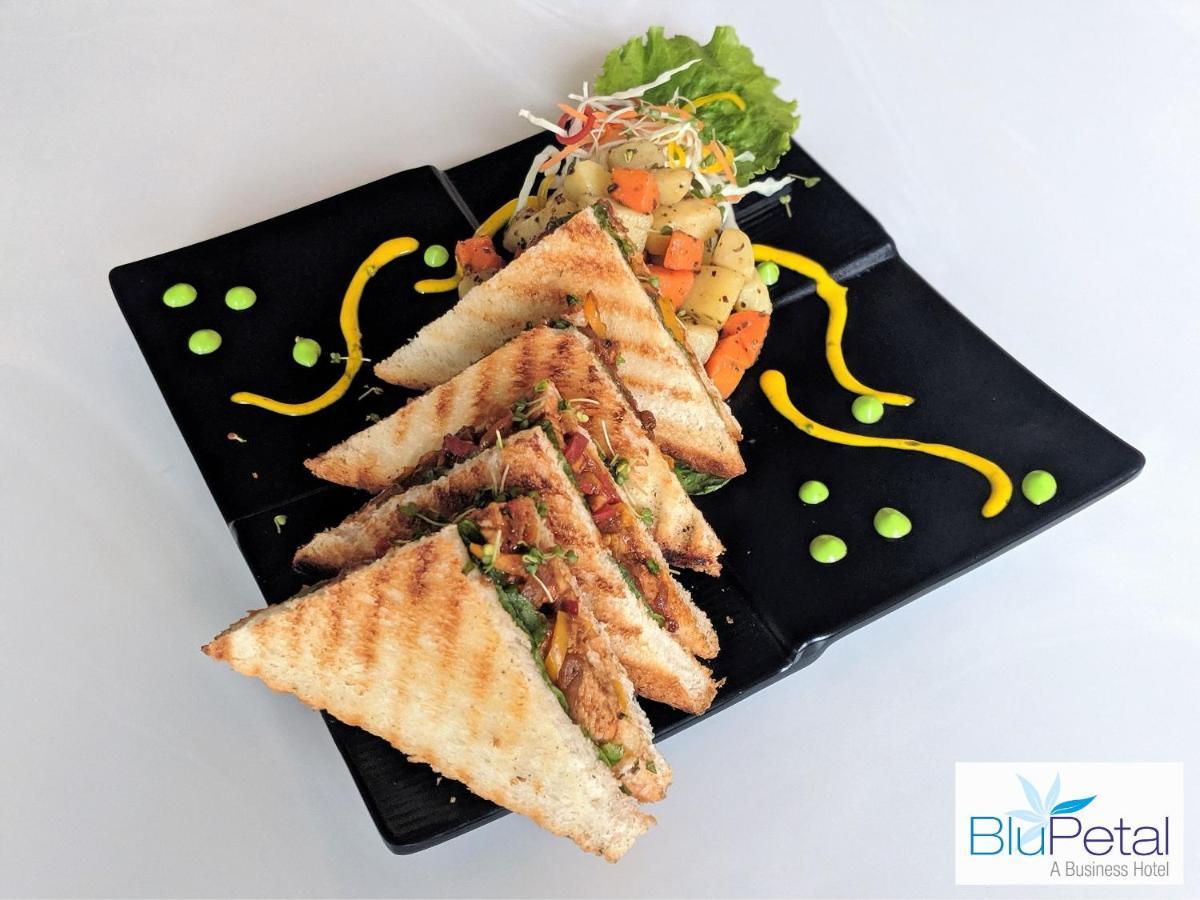 Blu Petal - A Business Hotel Bangalore Eksteriør billede