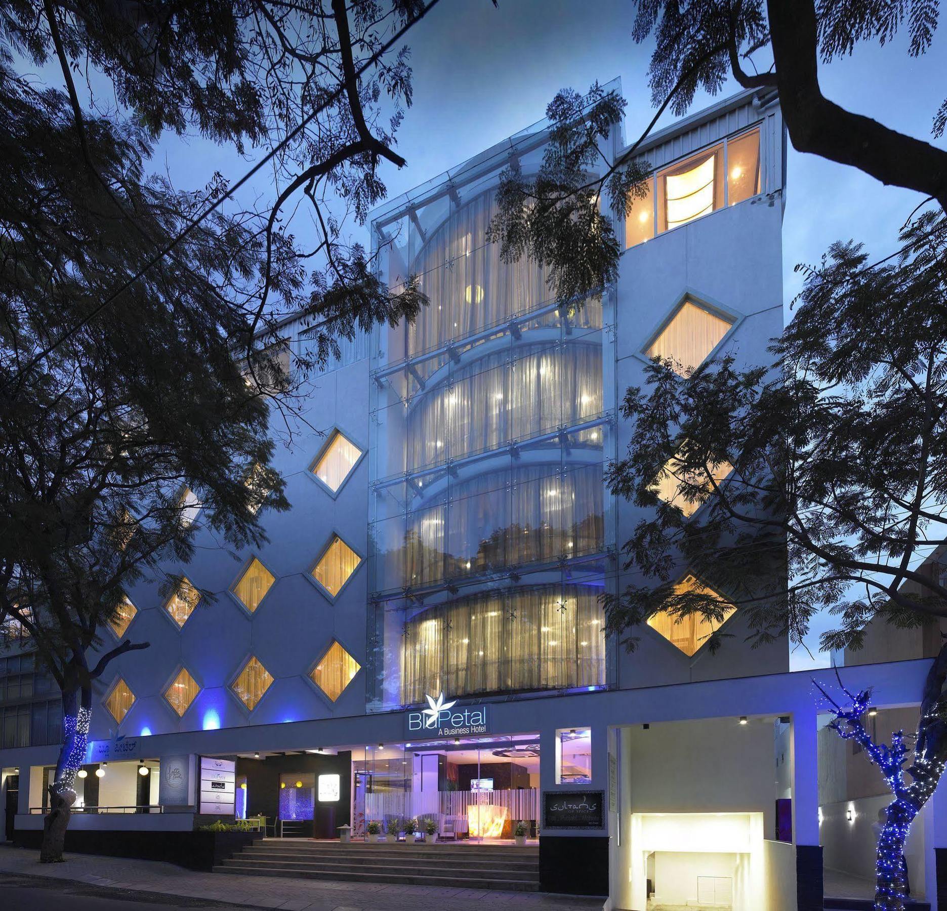 Blu Petal - A Business Hotel Bangalore Eksteriør billede
